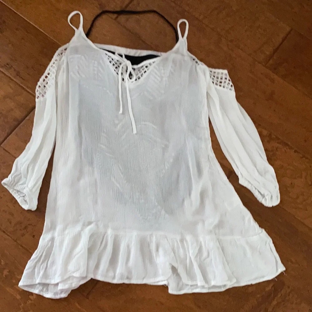 Harbor drive Swim coverup/cold shoulder blouse  3/4 sleeve White M